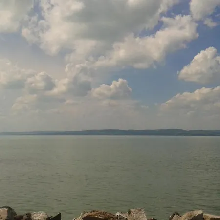 Hutter Vendeghaz Szántód