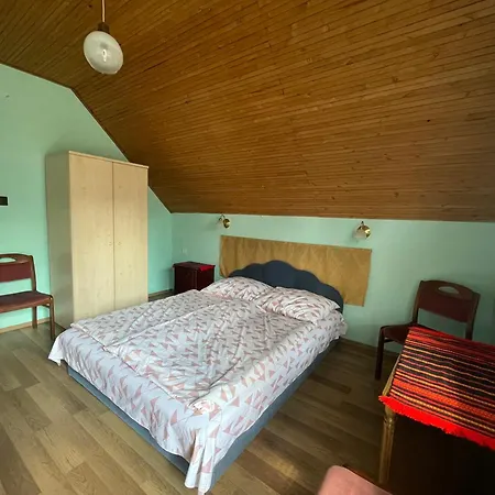 Hutter Vendeghaz * Szantod