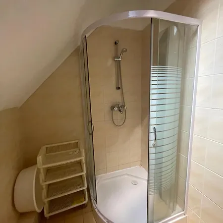 Hutter Vendeghaz بيت ضيافة Szántód