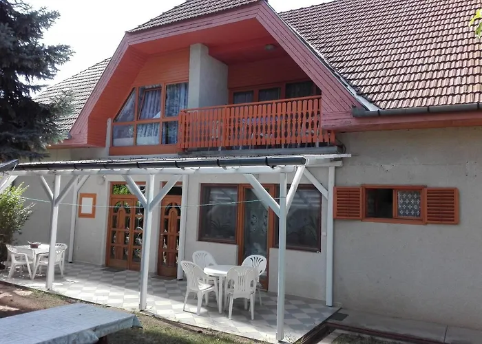 Hutter Vendeghaz Szantod