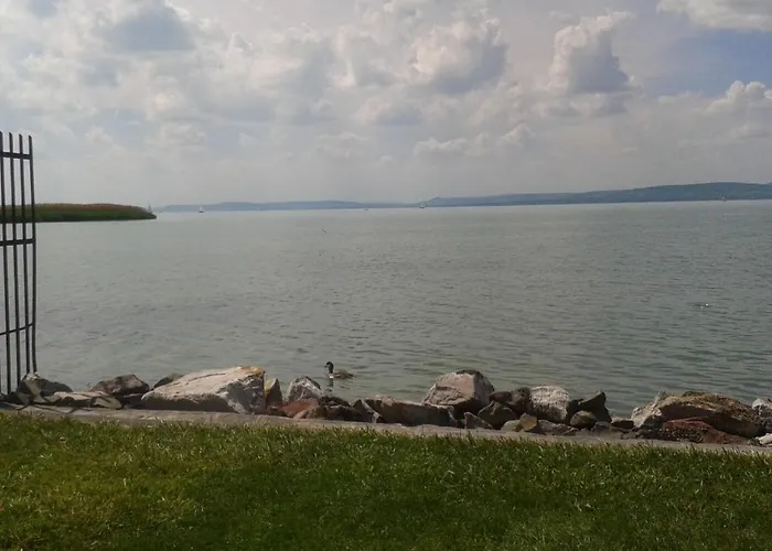 Hutter Vendeghaz * Szántód