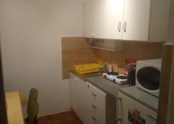 Hutter Vendeghaz Szantod