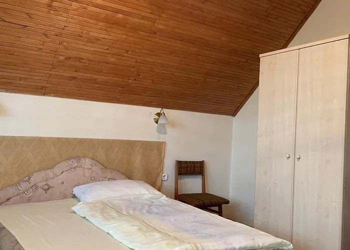 Hutter Vendeghaz Szantod