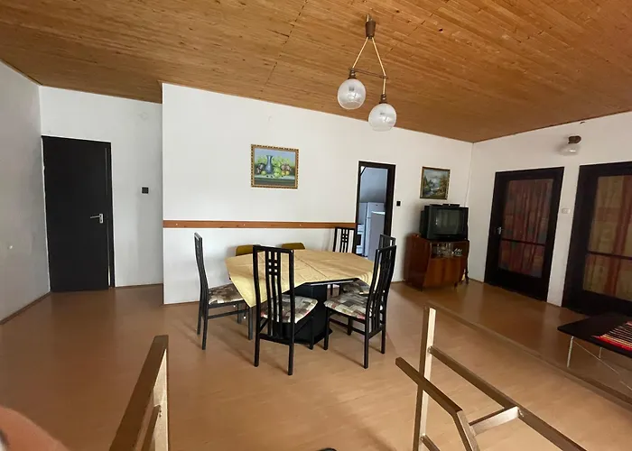 Hutter Vendeghaz Szantod